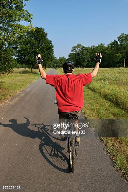 victory lap - hands free cycling stock pictures, royalty-free photos & images