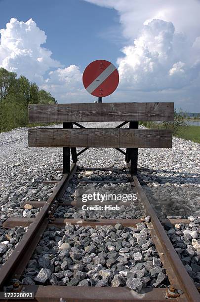 end of the line - dead end stock pictures, royalty-free photos & images