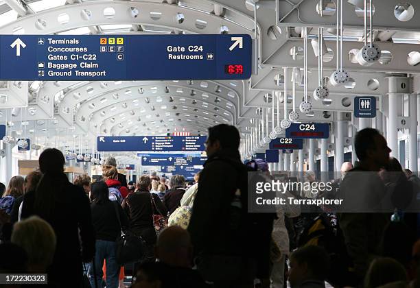 busy airport concourse - ohare airport stock pictures, royalty-free photos & images