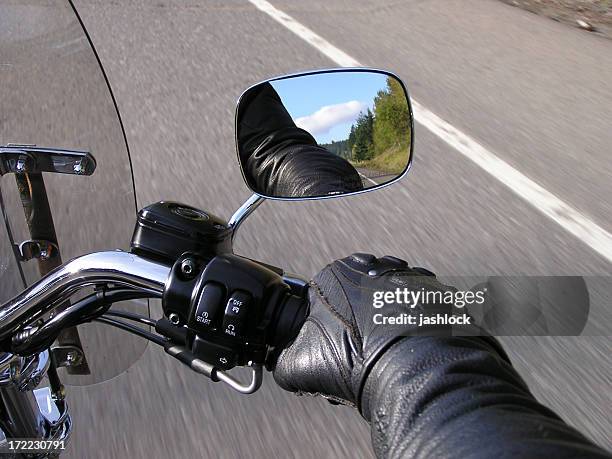 hand on the throttle (1) - motorcycle rider 個照片及圖片檔