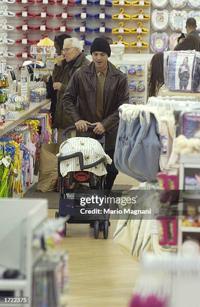 Actor Benjamin Bratt walks with his baby girl, Sophia Rosalinda Bratt, while shopping along with his wife, actress Talisa Soto December 19, 2002 in...