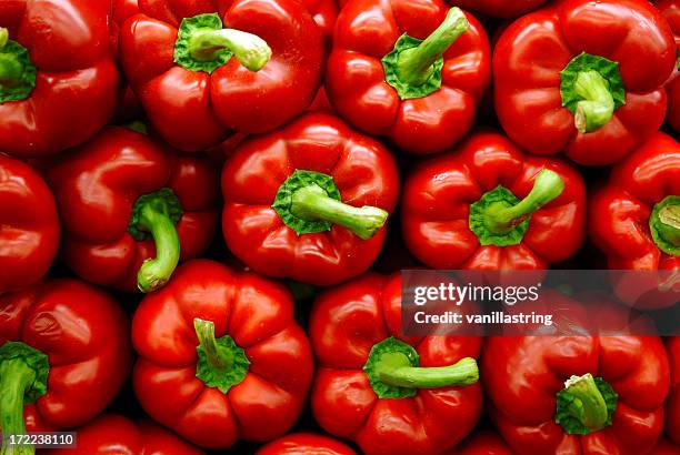 pimientos rojos - close up fotografías e imágenes de stock