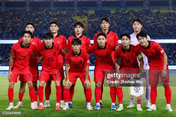 Players of South Korea line up for team photo during the 19th Asian Game men's gold medal match between South Korea and Japan at Huanglong Sports...