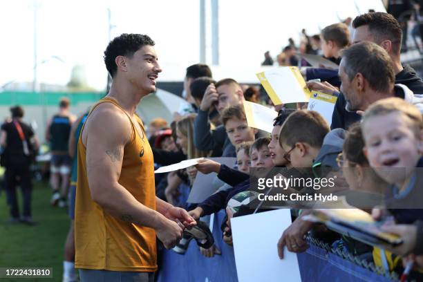 Lalakai Foketi with fans during a Wallabies training session, at Stade Roger Baudras on October 07, 2023 in Saint-Etienne, France.