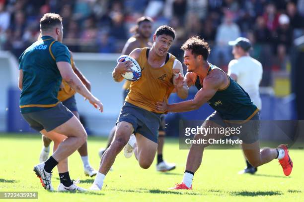 Lalakai Foketi runs the ball during a Wallabies training session, at Stade Roger Baudras on October 07, 2023 in Saint-Etienne, France.