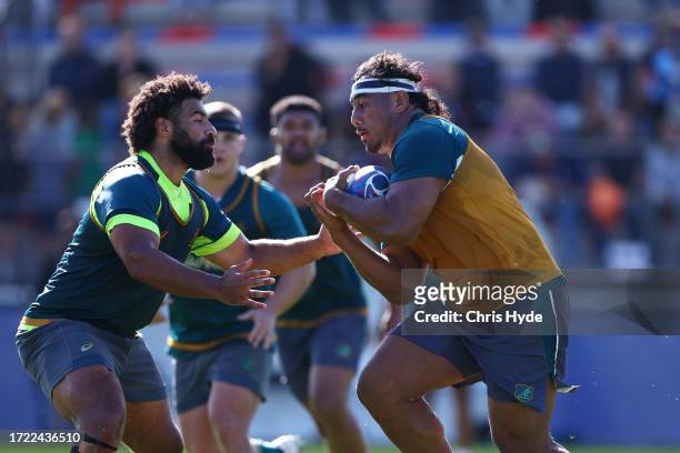 Pone Fa'amausili runs the ball during a Wallabies training session, at Stade Roger Baudras on October 07, 2023 in Saint-Etienne, France.