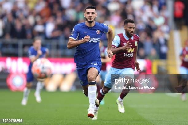 Armando Broja of Chelsea chases down the ball during the Premier League match between Burnley FC and Chelsea FC at Turf Moor on October 07, 2023 in...