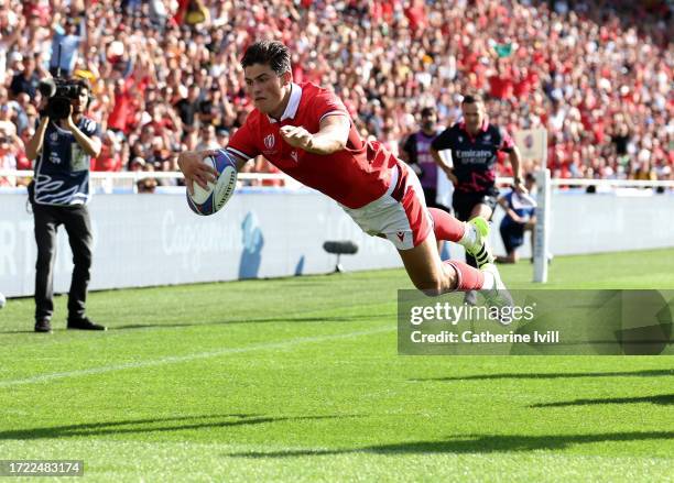 Louis Rees-Zammit of Wales scores his team's fourth try during the Rugby World Cup France 2023 match between Wales and Georgia at Stade de la...