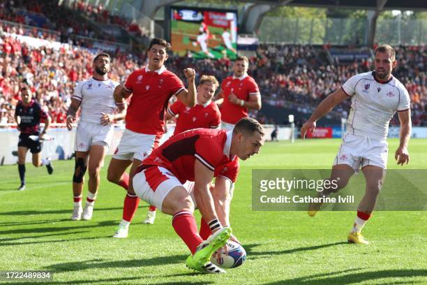 George North of Wales scores his team's sixth try during the Rugby World Cup France 2023 match between Wales and Georgia at Stade de la Beaujoire on...