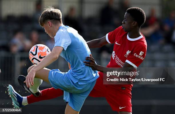 Trey Nyoni of Liverpool and Liam Hunt of Sunderland in action during the U18 Premier League match at AXA Training Centre on October 07, 2023 in...