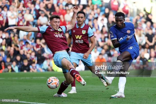 Nicolas Jackson of Chelsea scores their sides fourth goal during the Premier League match between Burnley FC and Chelsea FC at Turf Moor on October...