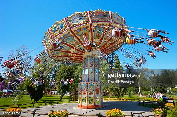 carousel - zweefmolen stockfoto's en -beelden