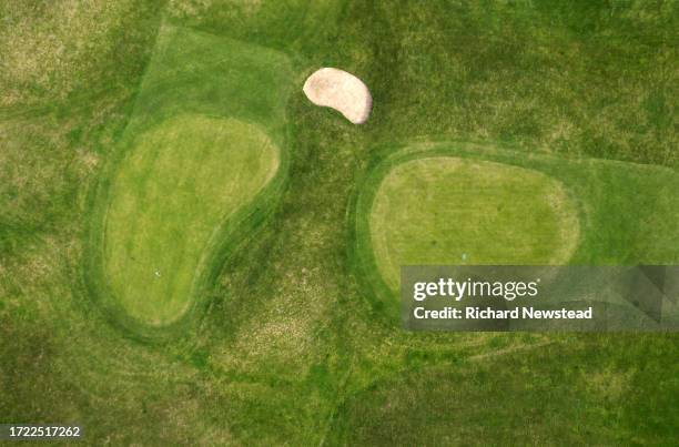 putting greens - golf flag stock pictures, royalty-free photos & images