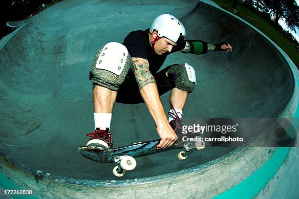 skateboard frontside air - stunt stock pictures, royalty-free photos & images