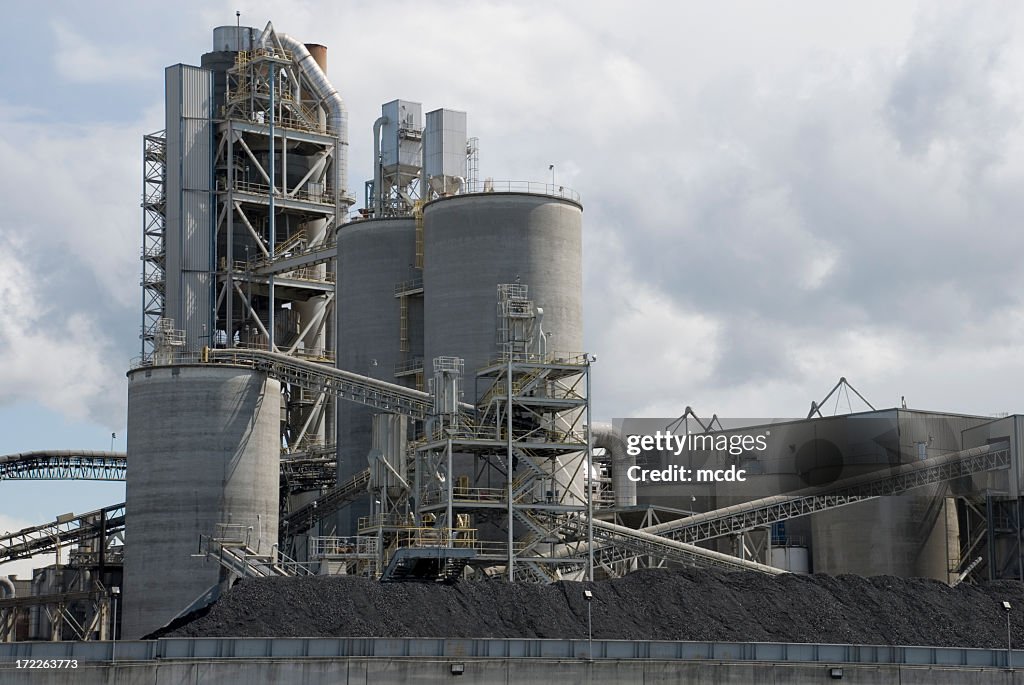 Overview of large concrete plant