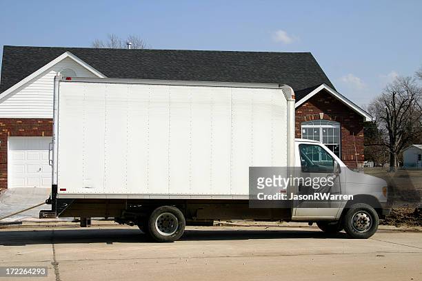 camion de journée - camion blanc photos et images de collection