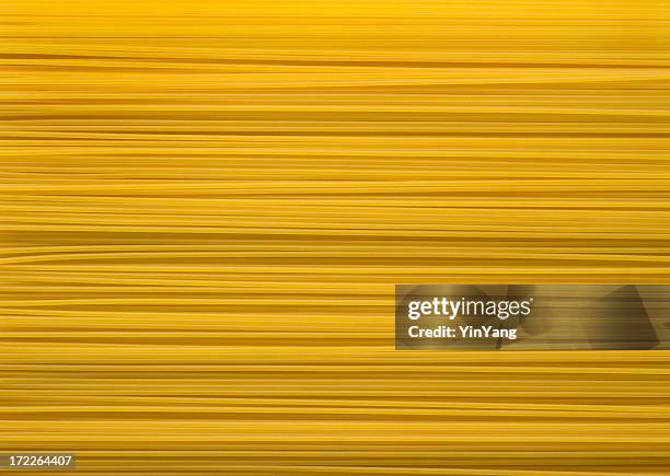 espaguetis pasta italiana seco de fideos fondo textura de alimentos - espaguete fotografías e imágenes de stock