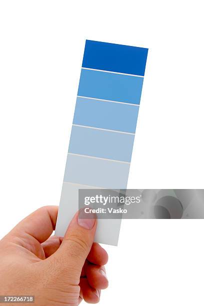 mão segurando a amostra de cor - amostra de cor imagens e fotografias de stock