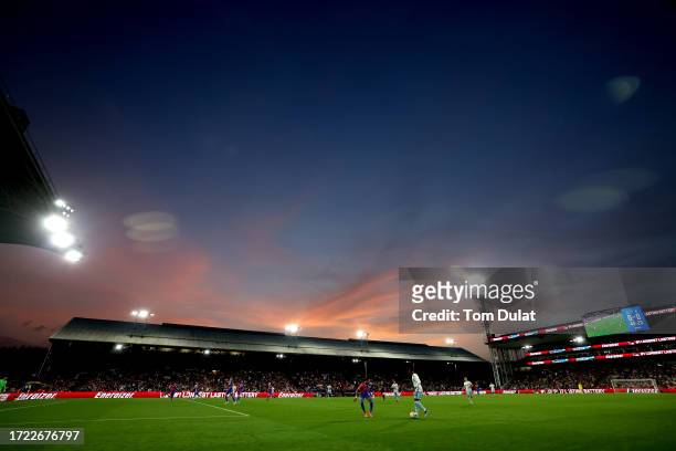 General view of play as the sun sets during the Premier League match between Crystal Palace and Nottingham Forest at Selhurst Park on October 07,...