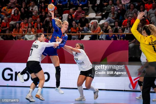 Kelly Dulfer of the Netherlands is challenged by Bebiana Catarina Rodrigues Sabino of Portugal and Fabiana Beatriz Sousa of Portugal during the...