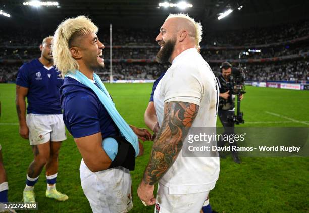 Jonathan Taumateine of Samoa speaks with Joe Marler of England after the Rugby World Cup France 2023 match between England and Samoa at Stade Pierre...
