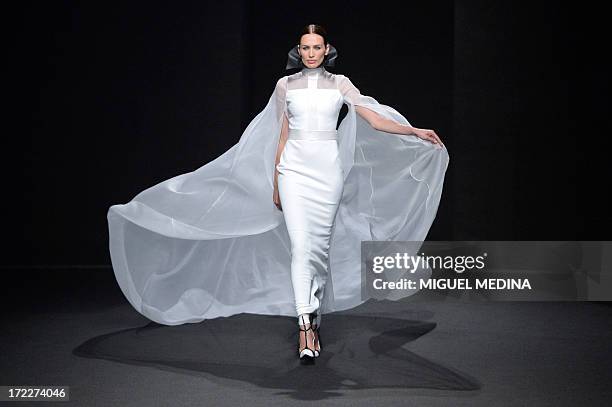 Spanish model Nieves Alvarez presents a creation by Stephane Rolland during the Haute Couture Fall-Winter 2013/2014 collection show, on July 2, 2013...