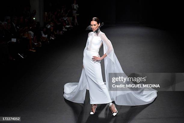 Spanish model Nieves Alvarez presents a creation by Stephane Rolland during the Haute Couture Fall-Winter 2013/2014 collection show, on July 2, 2013...