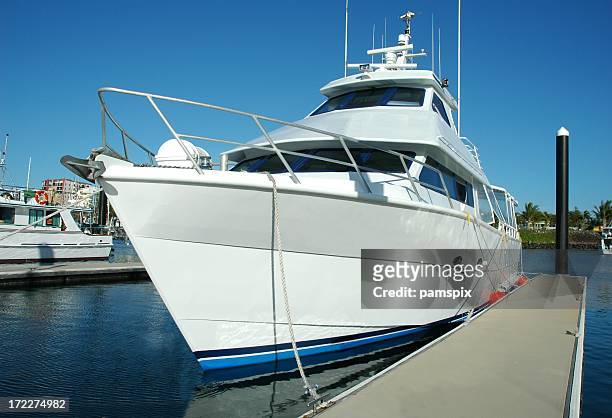 motor yacht di lusso - attraccato foto e immagini stock