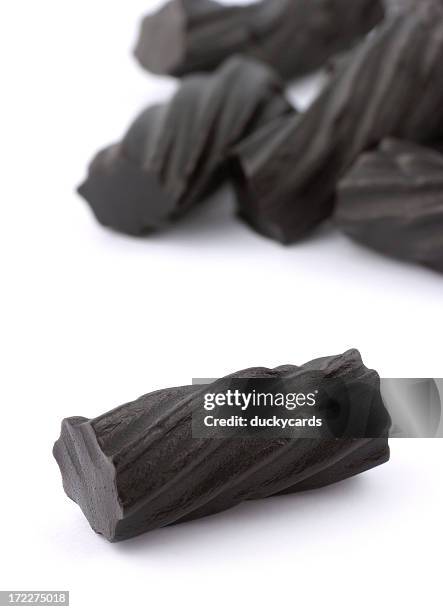 black licorice pieces - drop stockfoto's en -beelden