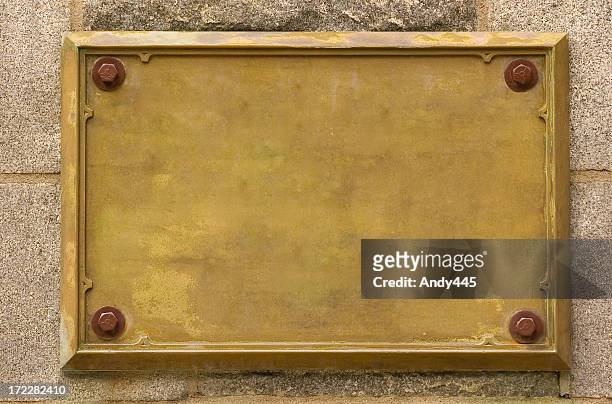 bronze empty plaque fixed on wall - bronskleurig stockfoto's en -beelden