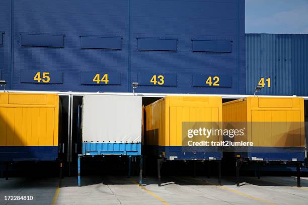Unloading Semis 2,223 Unloading Semi Truck Stock Photos, High-Res Pictures, and Images ...