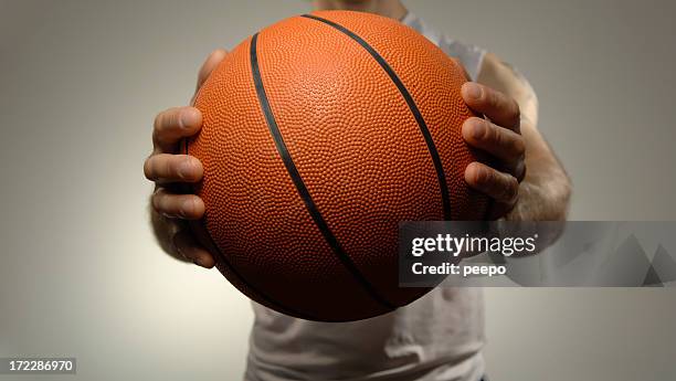 série jogador de basquetebol - passar a bola imagens e fotografias de stock
