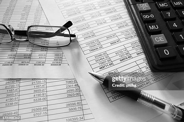 finance - avantage photos et images de collection