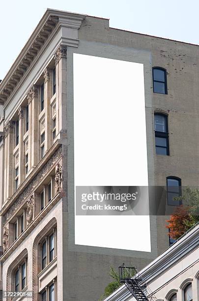 pubblicità billboard spazio a manhattan new york - vertical foto e immagini stock