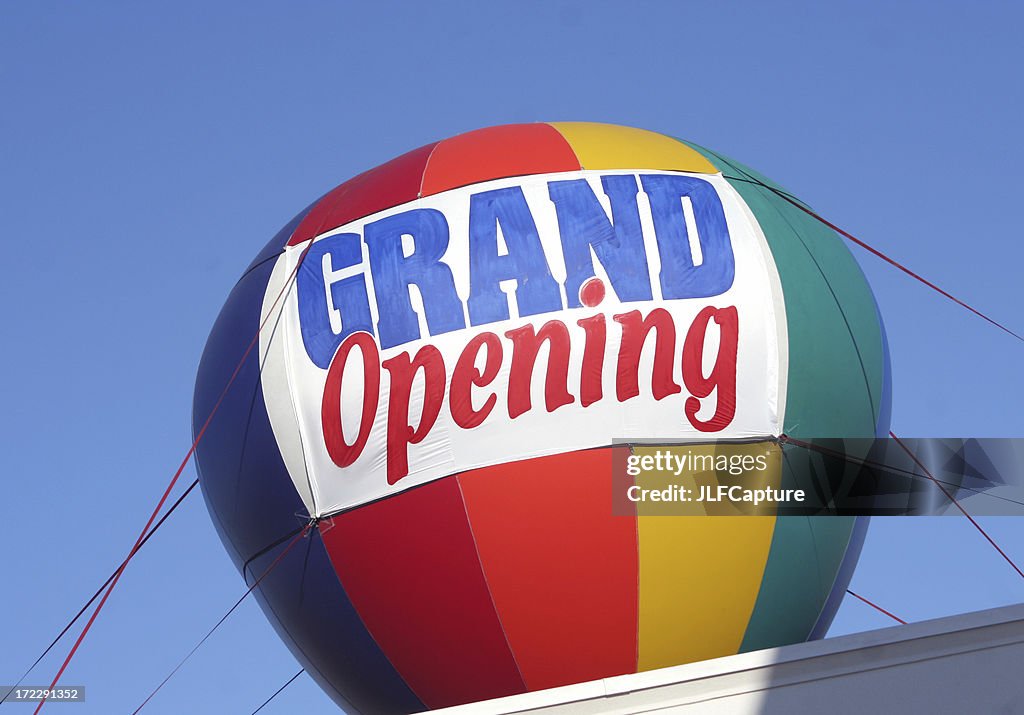 Große Eröffnung-Zeichen, bunten Heißluftballon