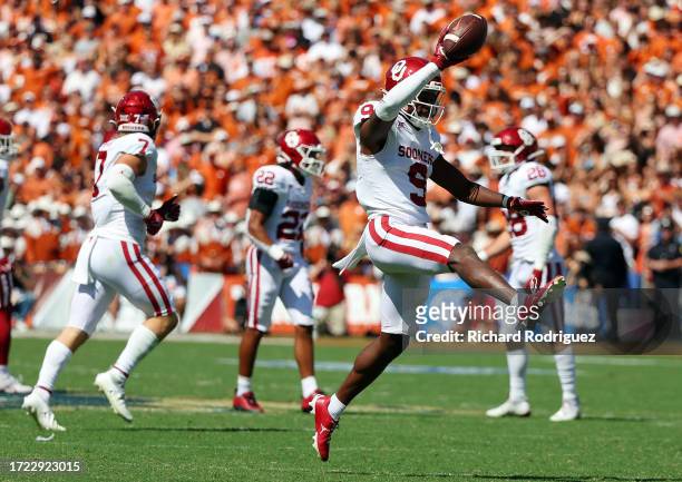 Gentry Williams of the Oklahoma Sooners celebrates after a recovered fumble against the Texas Longhorns at the Cotton Bowl on October 07, 2023 in...