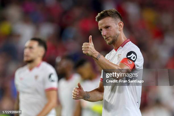 Ivan Rakitic of Sevilla FC acknowledges the crowd after drawing the game during the LaLiga EA Sports match between Sevilla FC and Rayo Vallecano at...