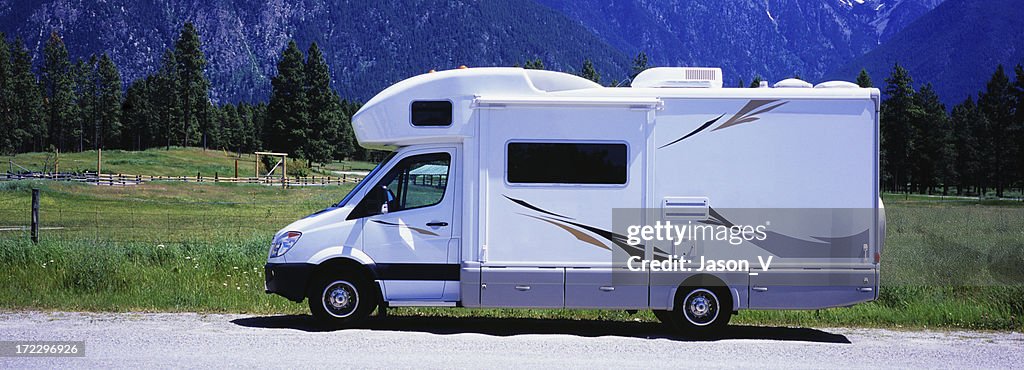 Panorama Motorhome & Mountains