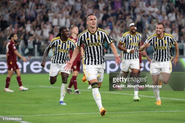 Arkadiusz Milik of Juventus celebrates with team mates after scoring to give the side a 2-0 lead during the Serie A TIM match between Juventus and...