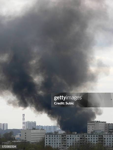 black smoke coming out of a building on fire - burst pipe stockfoto's en -beelden