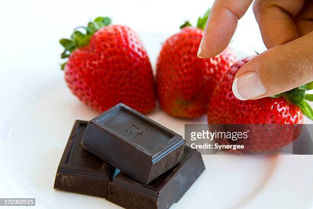 tentación de chocolate - afrodisíaco fotografías e imágenes de stock