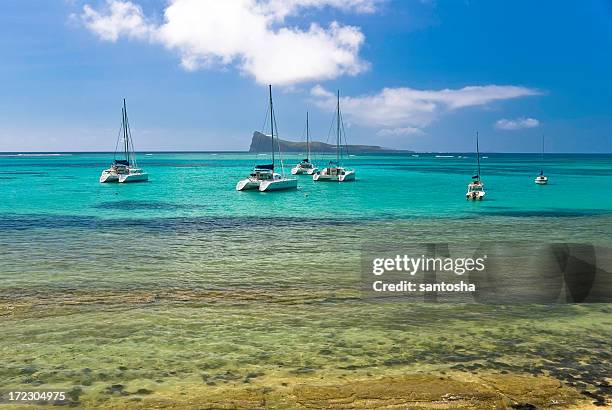 Groupe De Bateau Voile Dans Leau Turquoise, Photo