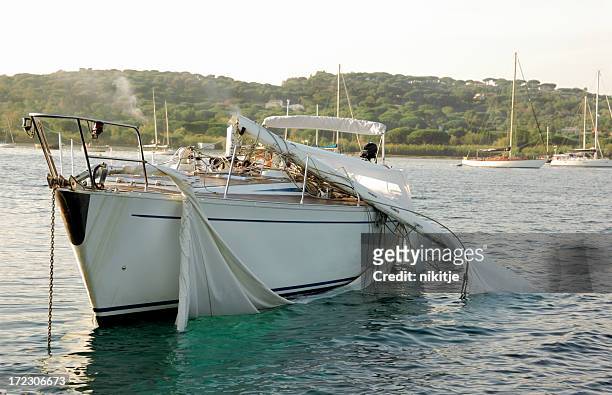 broken schiffsmast - mast sailing stock-fotos und bilder