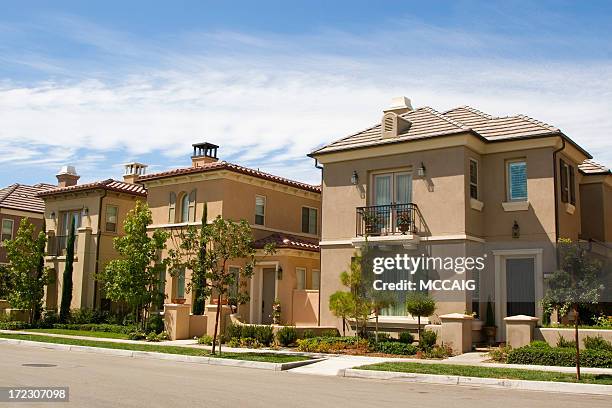 family houses in orange county - zuidelijk californië stockfoto's en -beelden