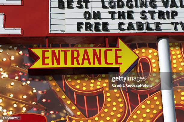 best lodging on the strip - las vegas sign stockfoto's en -beelden