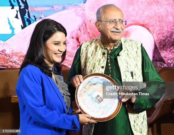 Pradip Burman, Chairman, Mobius Foundation felicitation the guest Moderator Gargi Rawat during the Mobis Diving Deep With Dolphins The Urgency Of...
