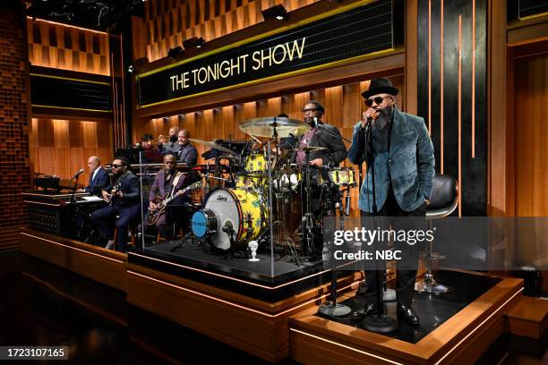 The Roots Fallon 32 Photos & High Res Pictures - Getty Images