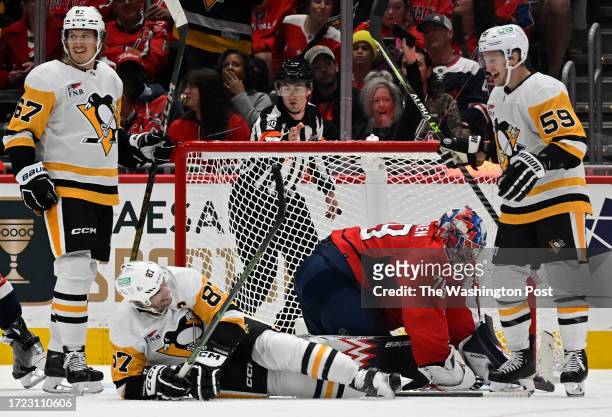 Pittsburgh Penguins center Sidney Crosby , 2nd left, celebrates his first 2nd period goal with teammates against Washington Capitals goaltender...