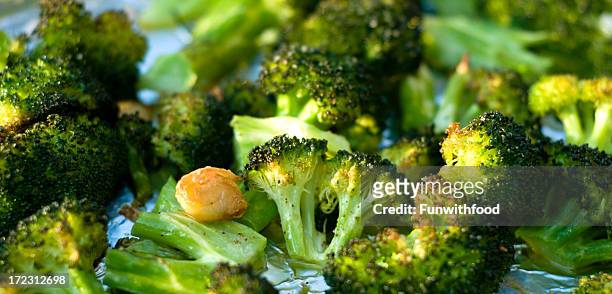 baked broccoli & roasted vegetables with sauteed fresh garlic - sauteren stockfoto's en -beelden