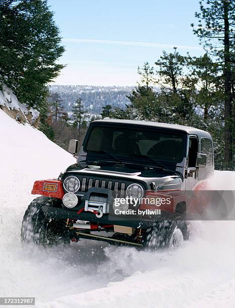 four wheel'in in the snow (35mm slide) - fyrhjulsdrivet fordon bildbanksfoton och bilder